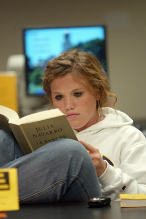 studying in the Samford University Library