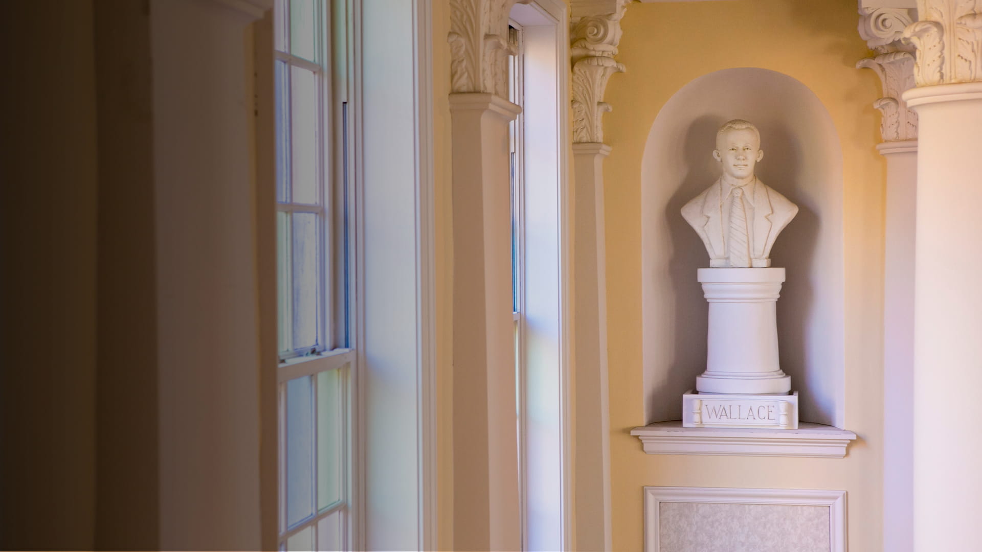 Wallace statue in Hodges Chapel