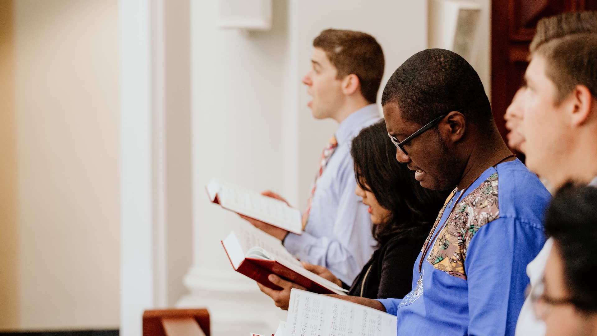 singing in worship NLW 3272