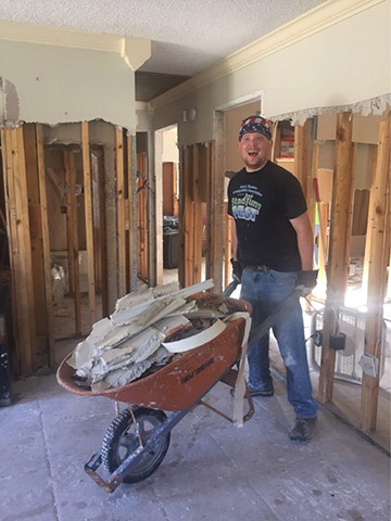 Ken_England_Helping_Louisiana_Flood_Victims