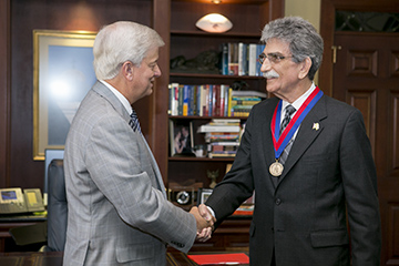 Moss_Humanitarian_Award_CC