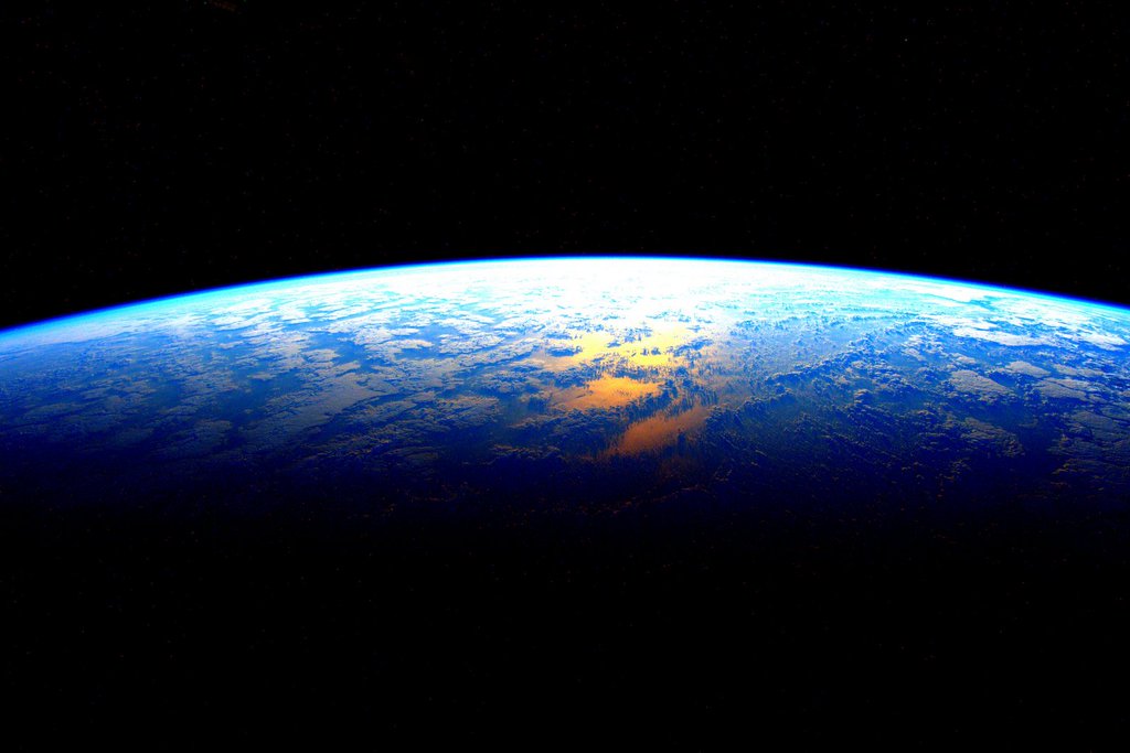 Earth Horizon taken by Scott Kelly aboard the ISS