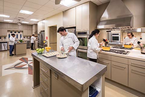 nutrition students in kitchen