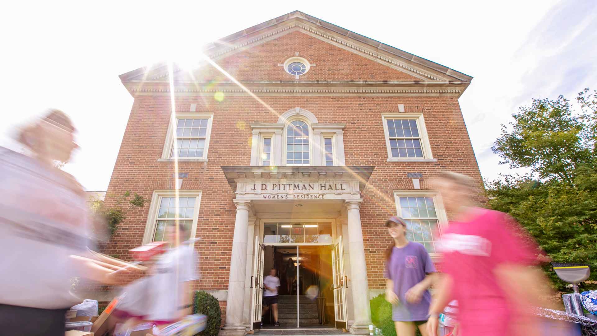 students moving into pittman hall