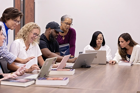 LaJuana Davis and Leslie Coyne with students in the Innocence Clinic class