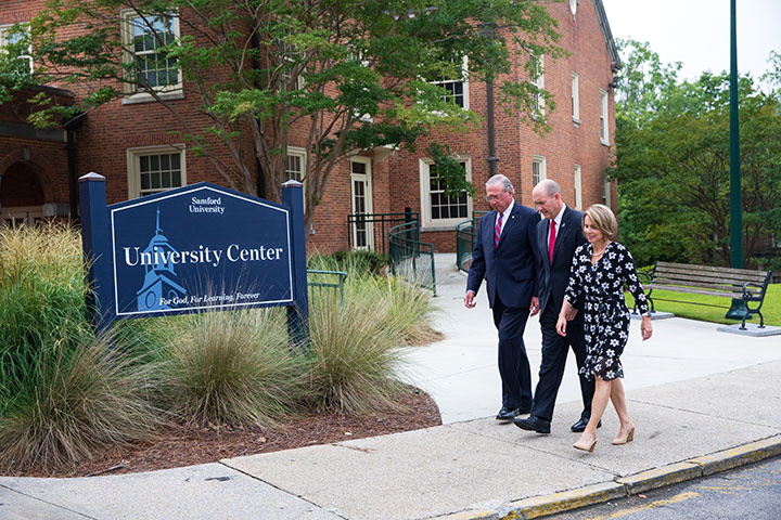 President Taylor and First Lady Julie Taylor arrived to campus, greeting Board of Trustees Chairman William Stephens.