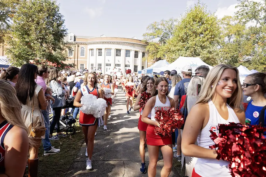 Cheerleaders at Homecoming Bulldog Walk