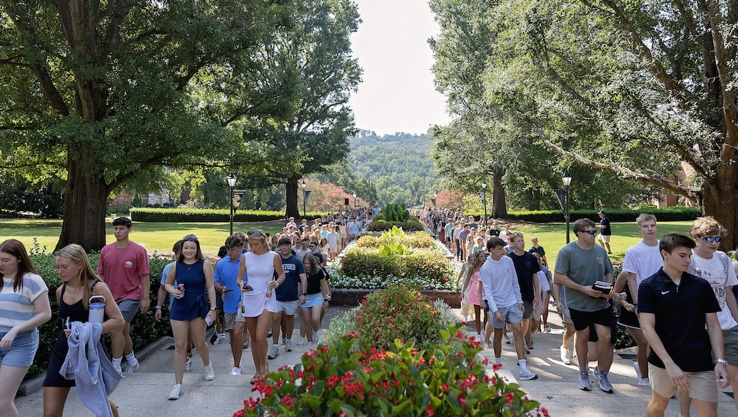 Samford-Freshmen-Walk-Through-Campus-2026.jpg