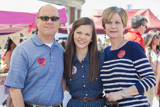 parents with female Samford student