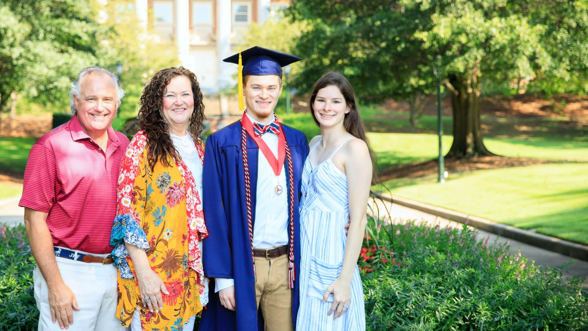 A new alumnus and his family