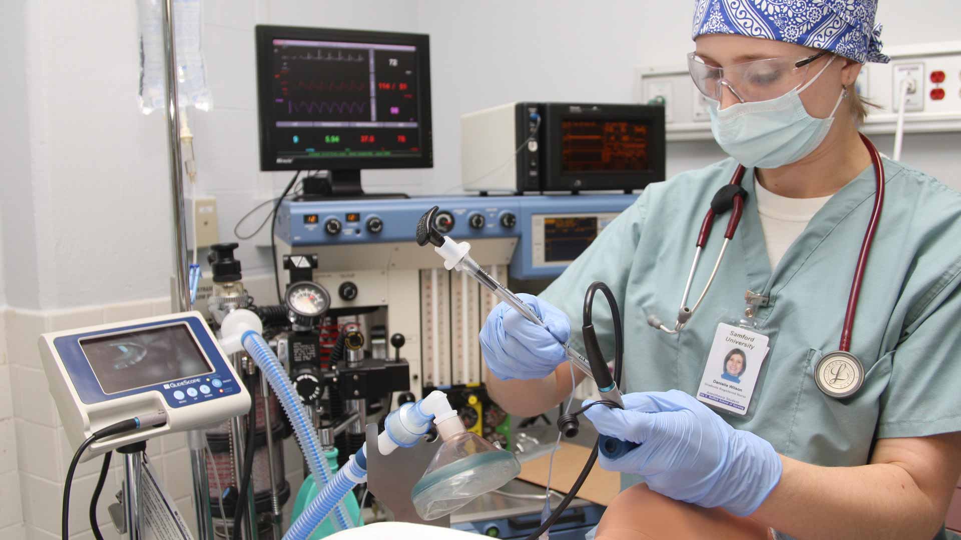 anesthesia student practicing technique