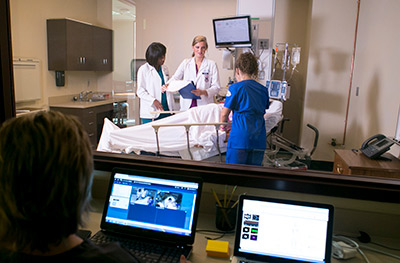 international students in simulation lab