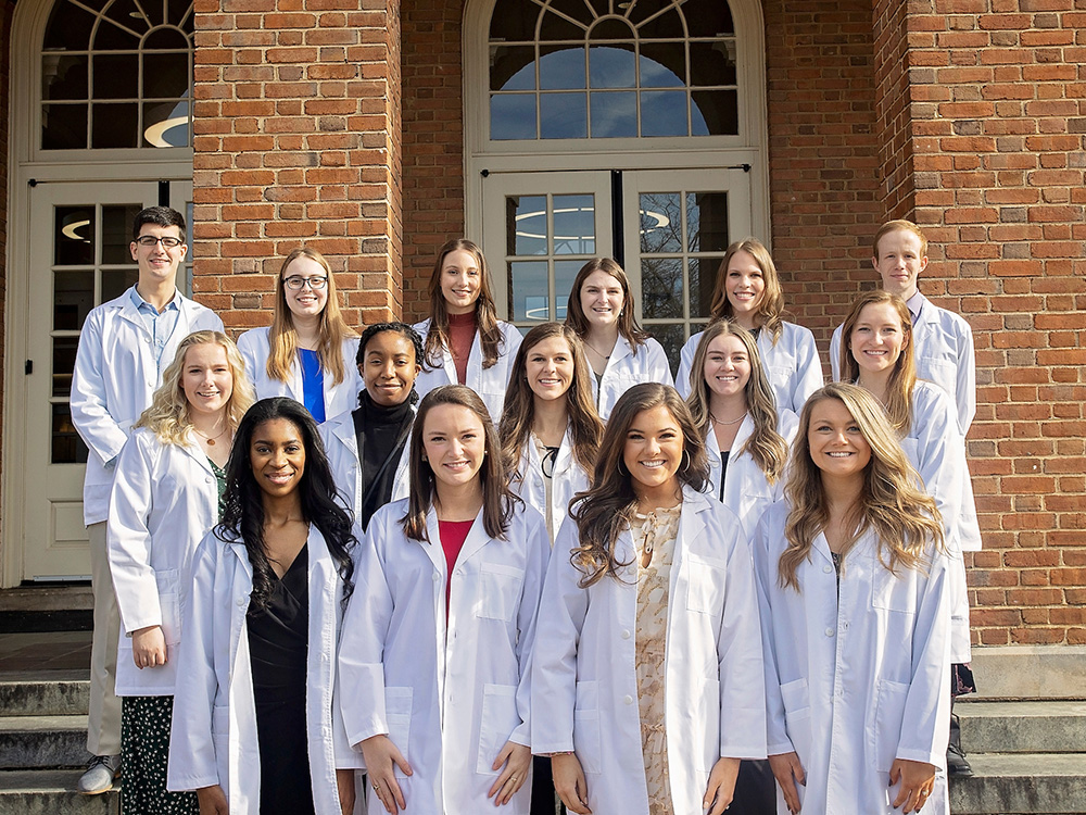 A group picture of the 2022 cohort of dietetic interns.