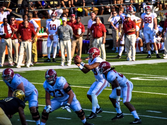 Tagovailoa takes the snap