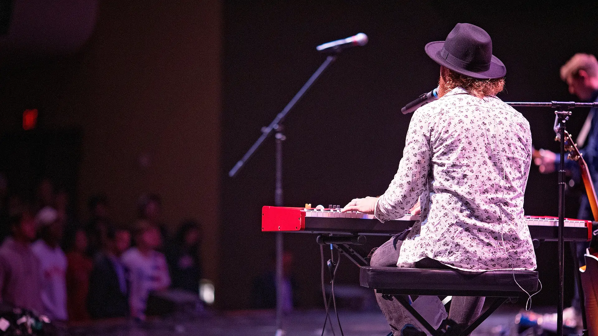 Matt Papa leading worship