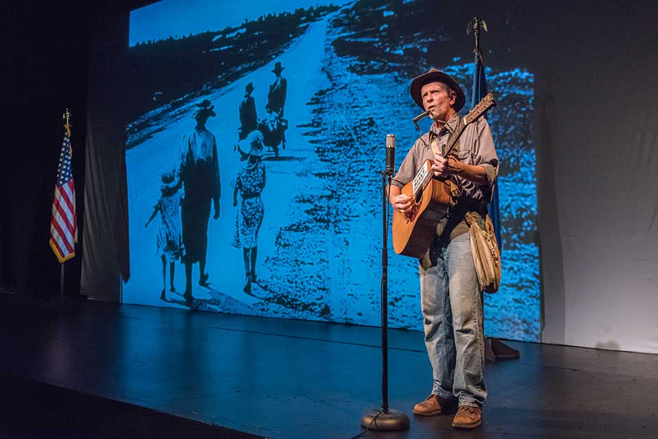 Randy Noojin as Woody Guthrie